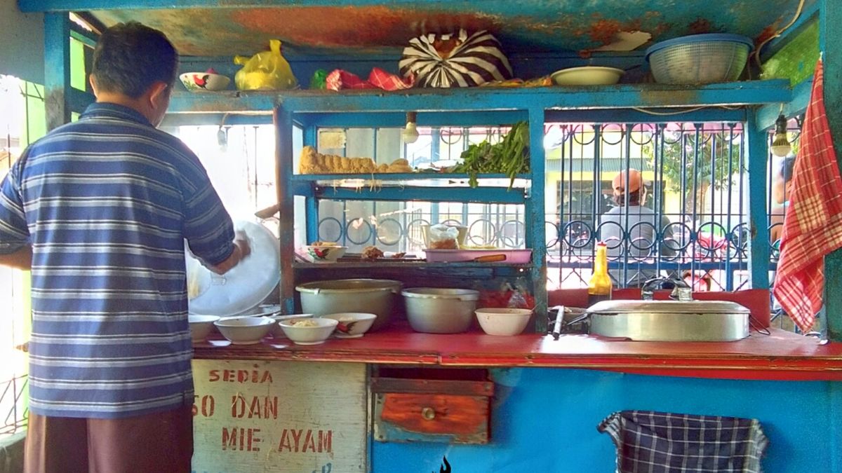 Bakso Krikil Mie Ayam Pak Edy: Kenikmatan yang Menggigit Jiwa di Cilacap